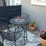 Modern Apartment *